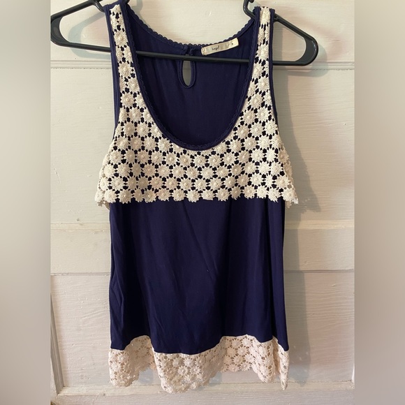 Navy color tank with lace detail - Picture 1 of 2